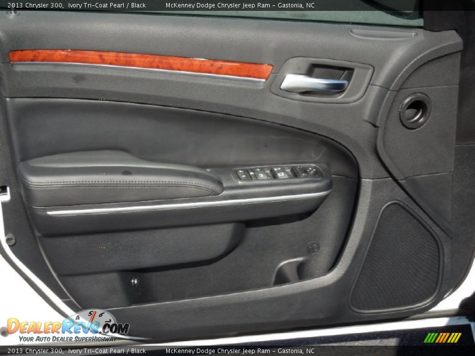 2013 Chrysler 300 Ivory Tri-Coat Pearl / Black Photo #10