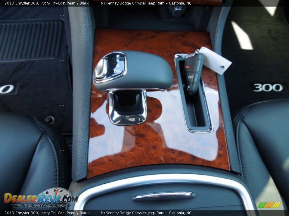 2013 Chrysler 300 Ivory Tri-Coat Pearl / Black Photo #12