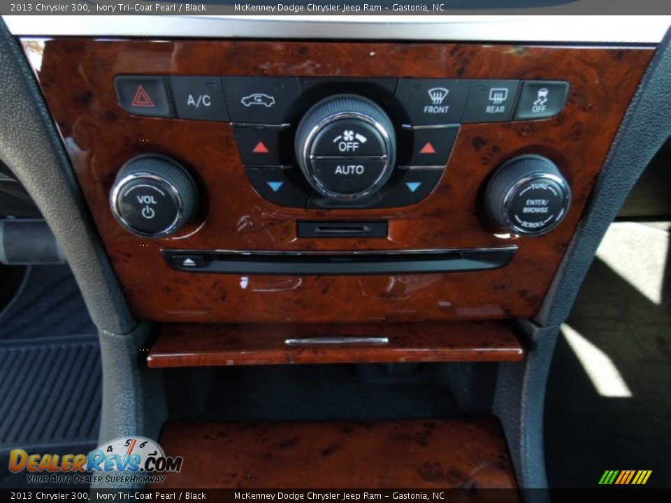 2013 Chrysler 300 Ivory Tri-Coat Pearl / Black Photo #14