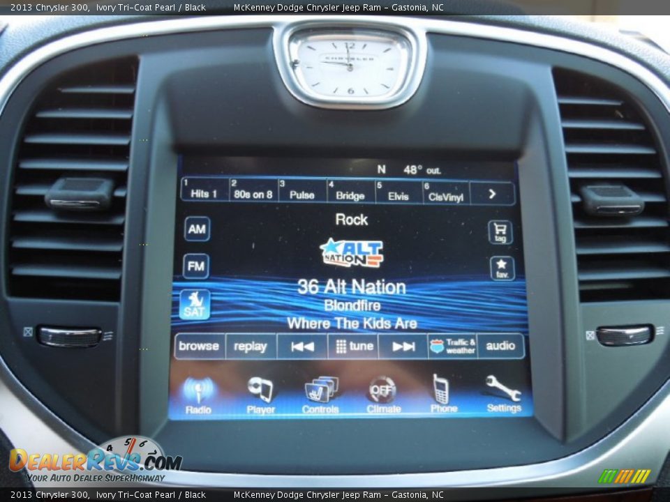 2013 Chrysler 300 Ivory Tri-Coat Pearl / Black Photo #16