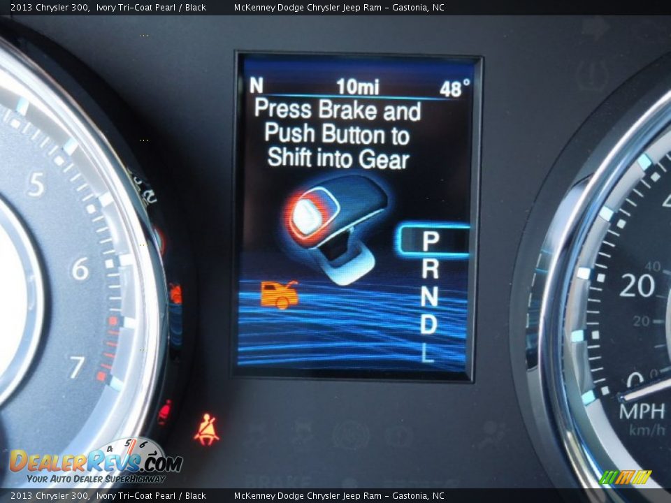 2013 Chrysler 300 Ivory Tri-Coat Pearl / Black Photo #17