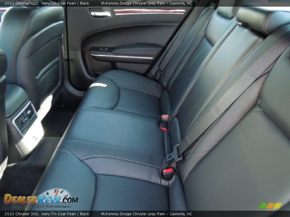 2013 Chrysler 300 Ivory Tri-Coat Pearl / Black Photo #18