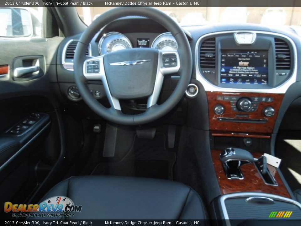 2013 Chrysler 300 Ivory Tri-Coat Pearl / Black Photo #19