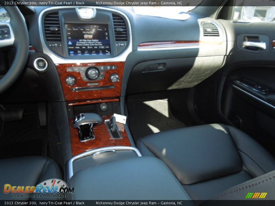 2013 Chrysler 300 Ivory Tri-Coat Pearl / Black Photo #20