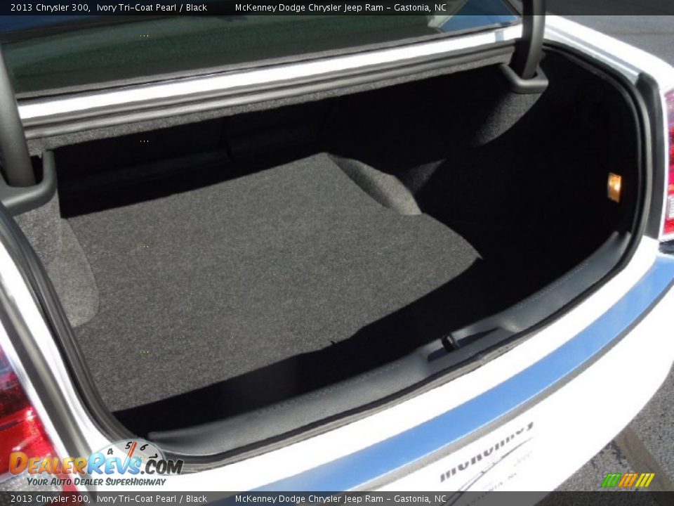 2013 Chrysler 300 Ivory Tri-Coat Pearl / Black Photo #21
