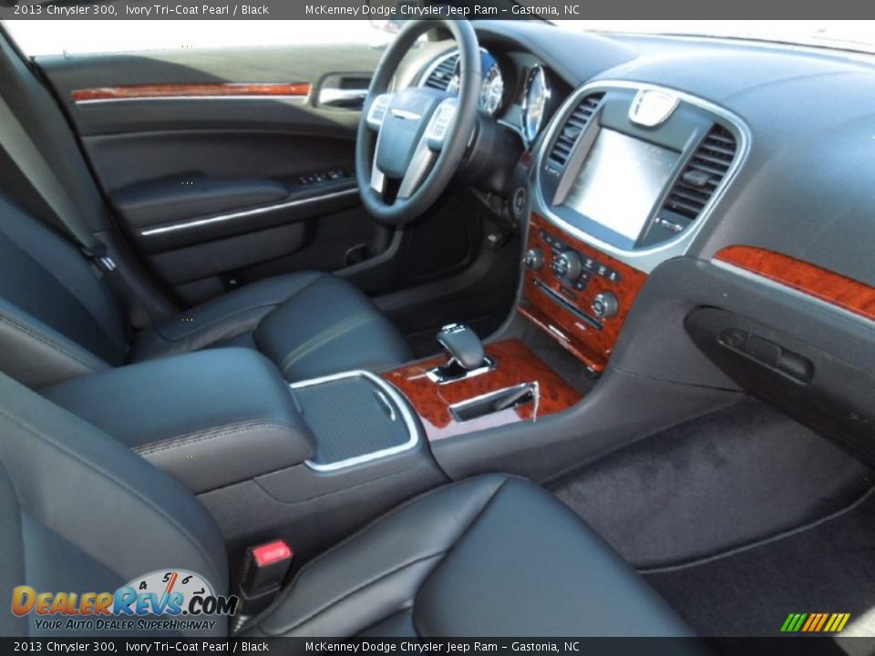 2013 Chrysler 300 Ivory Tri-Coat Pearl / Black Photo #24