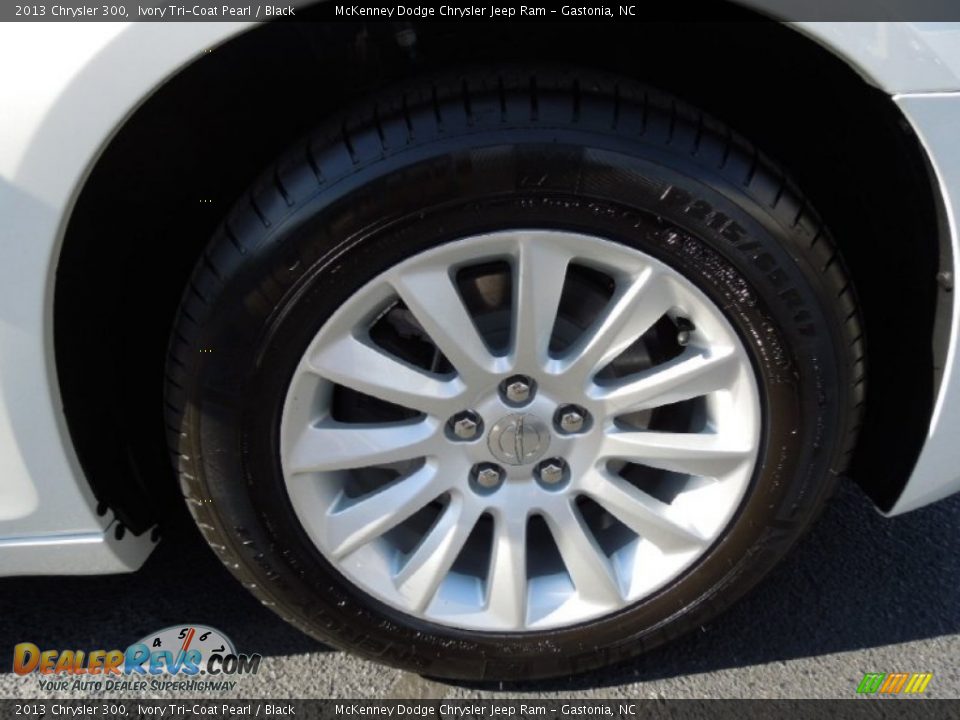2013 Chrysler 300 Ivory Tri-Coat Pearl / Black Photo #26