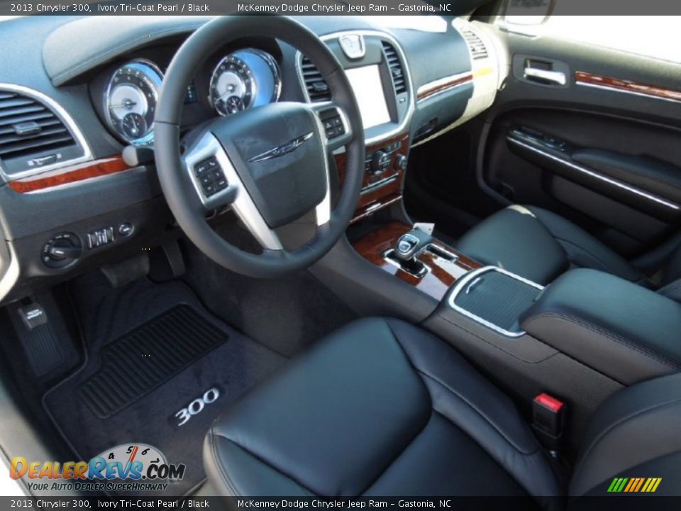 2013 Chrysler 300 Ivory Tri-Coat Pearl / Black Photo #28