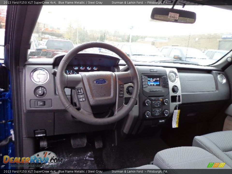 Dashboard of 2013 Ford F150 XLT SuperCrew 4x4 Photo #10