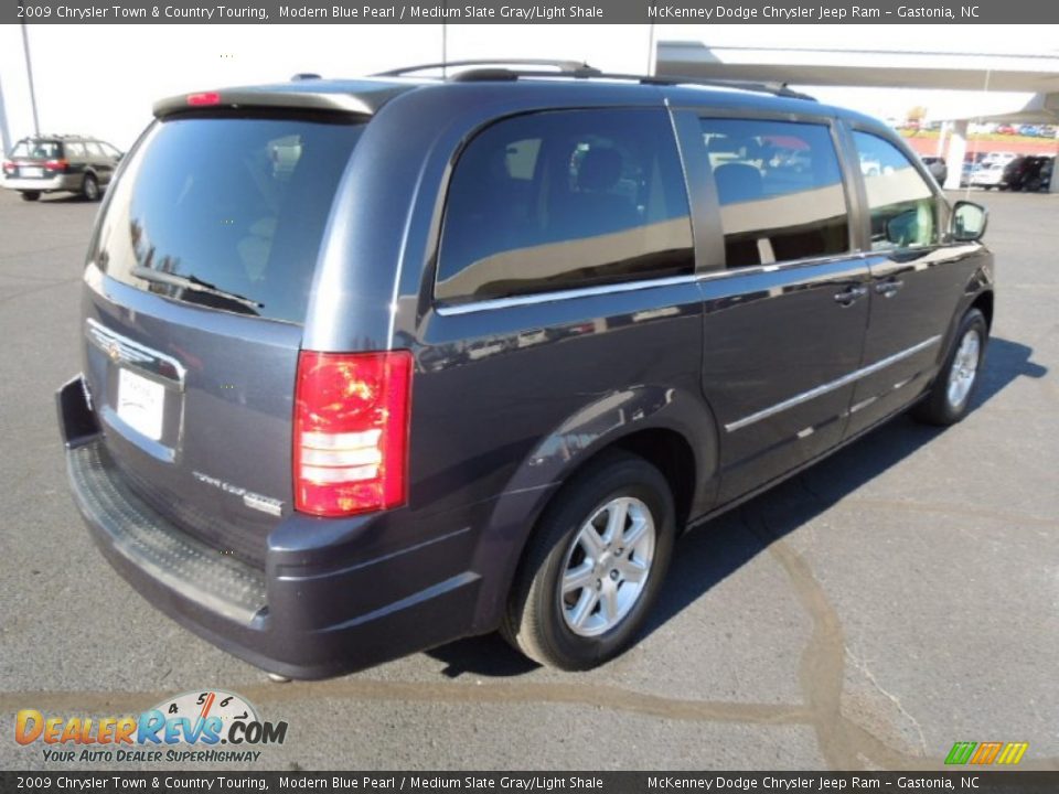 2009 Chrysler Town & Country Touring Modern Blue Pearl / Medium Slate Gray/Light Shale Photo #5