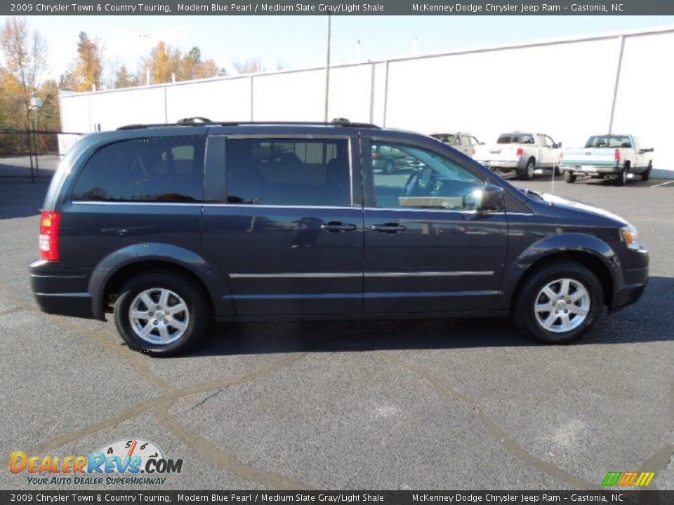 2009 Chrysler Town & Country Touring Modern Blue Pearl / Medium Slate Gray/Light Shale Photo #6