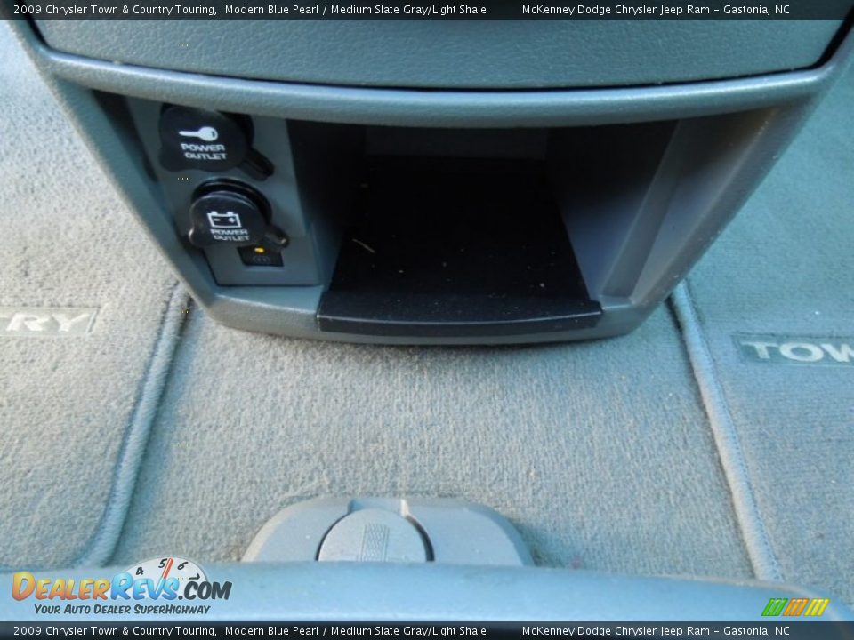 2009 Chrysler Town & Country Touring Modern Blue Pearl / Medium Slate Gray/Light Shale Photo #13