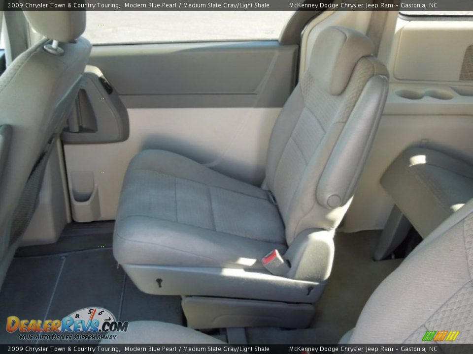 2009 Chrysler Town & Country Touring Modern Blue Pearl / Medium Slate Gray/Light Shale Photo #18