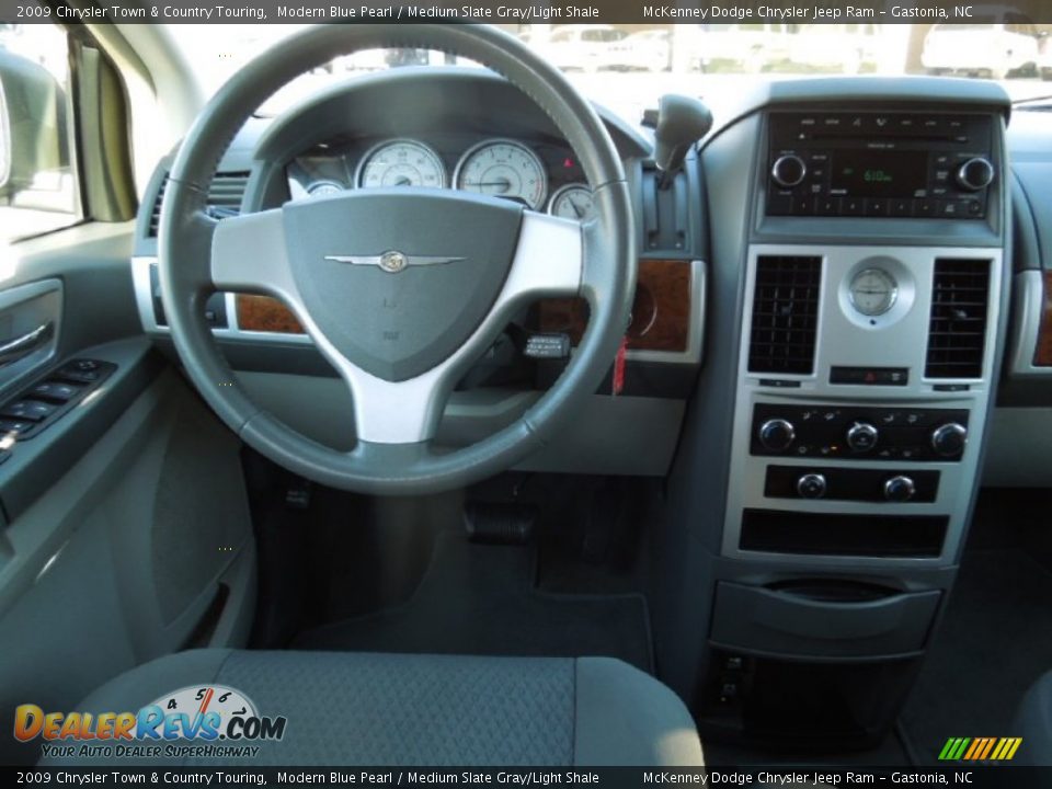 2009 Chrysler Town & Country Touring Modern Blue Pearl / Medium Slate Gray/Light Shale Photo #19