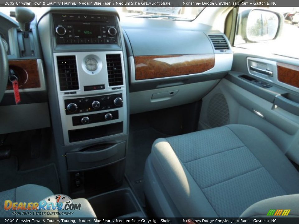 2009 Chrysler Town & Country Touring Modern Blue Pearl / Medium Slate Gray/Light Shale Photo #20