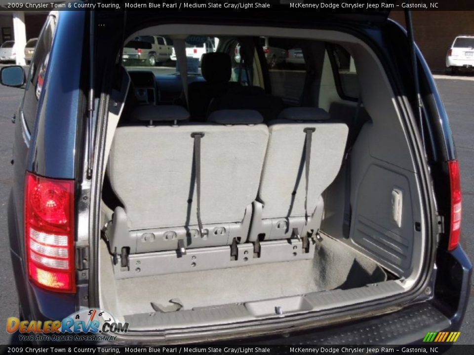 2009 Chrysler Town & Country Touring Modern Blue Pearl / Medium Slate Gray/Light Shale Photo #22