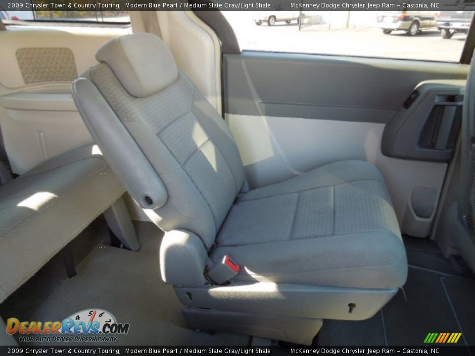 2009 Chrysler Town & Country Touring Modern Blue Pearl / Medium Slate Gray/Light Shale Photo #24