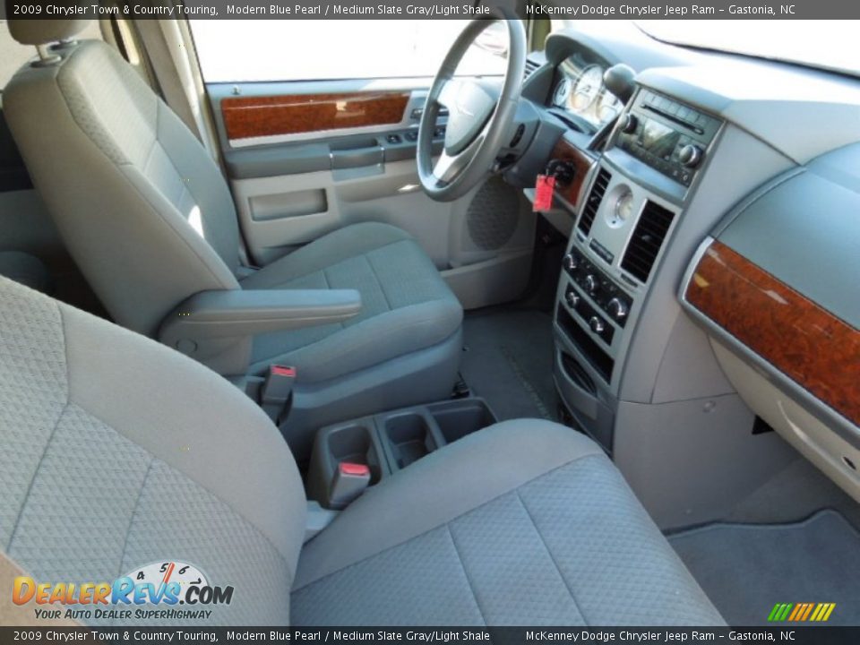 2009 Chrysler Town & Country Touring Modern Blue Pearl / Medium Slate Gray/Light Shale Photo #26