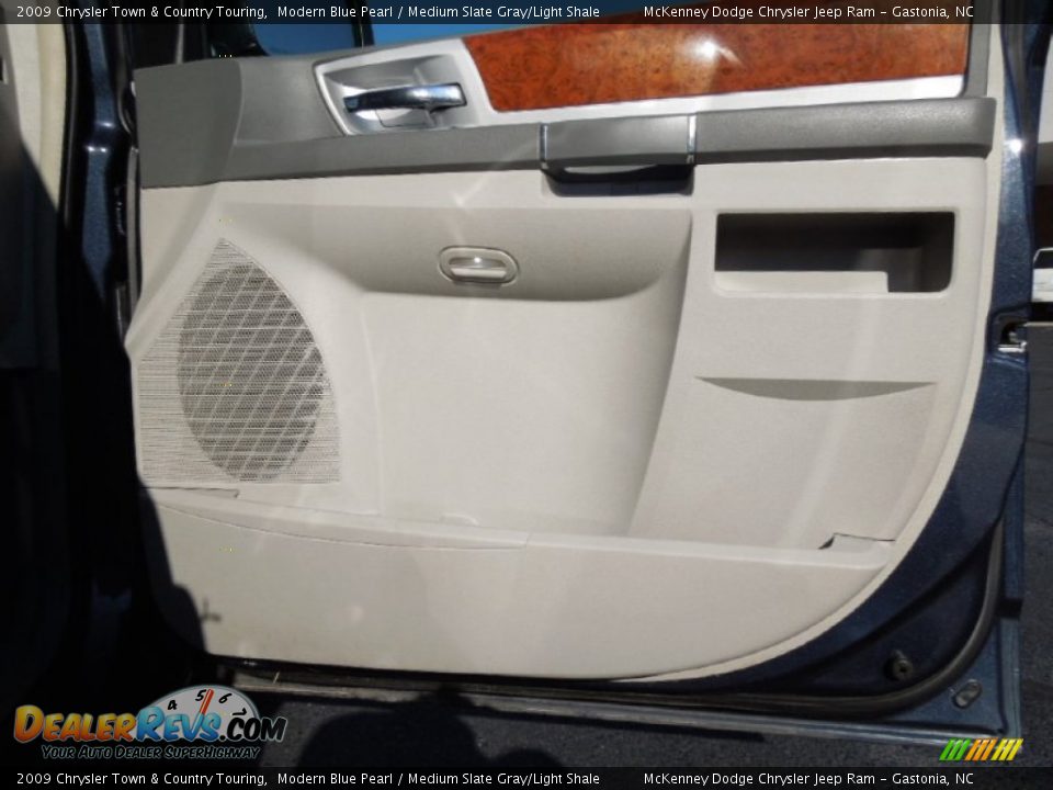 2009 Chrysler Town & Country Touring Modern Blue Pearl / Medium Slate Gray/Light Shale Photo #27