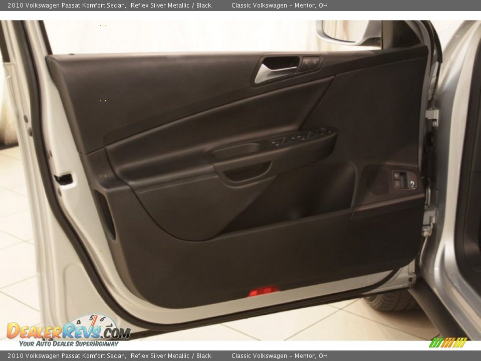 2010 Volkswagen Passat Komfort Sedan Reflex Silver Metallic / Black Photo #5