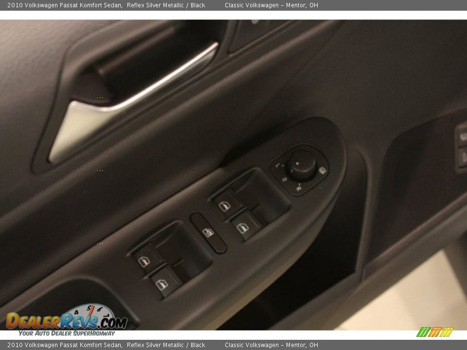 2010 Volkswagen Passat Komfort Sedan Reflex Silver Metallic / Black Photo #6