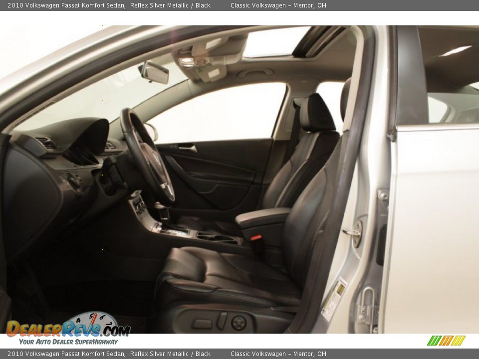 2010 Volkswagen Passat Komfort Sedan Reflex Silver Metallic / Black Photo #7