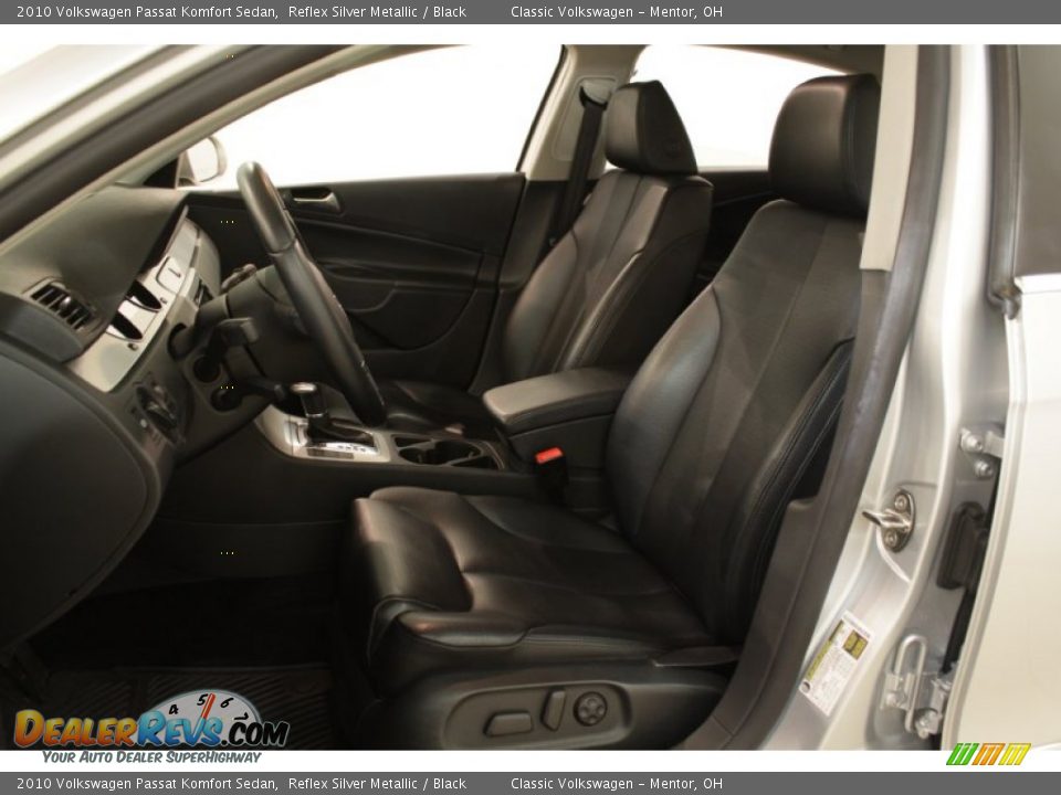2010 Volkswagen Passat Komfort Sedan Reflex Silver Metallic / Black Photo #8