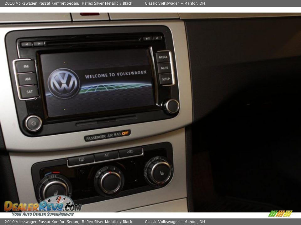 2010 Volkswagen Passat Komfort Sedan Reflex Silver Metallic / Black Photo #13