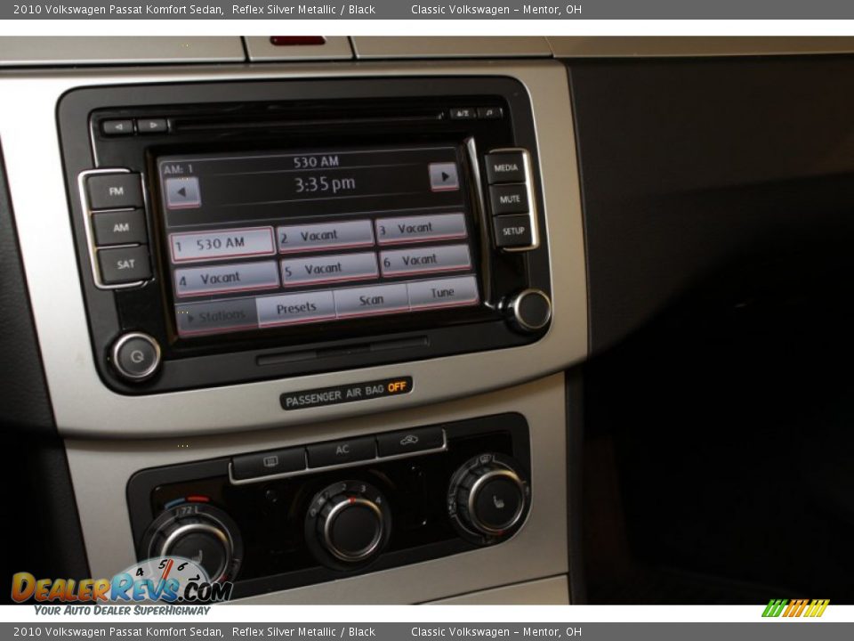 2010 Volkswagen Passat Komfort Sedan Reflex Silver Metallic / Black Photo #15