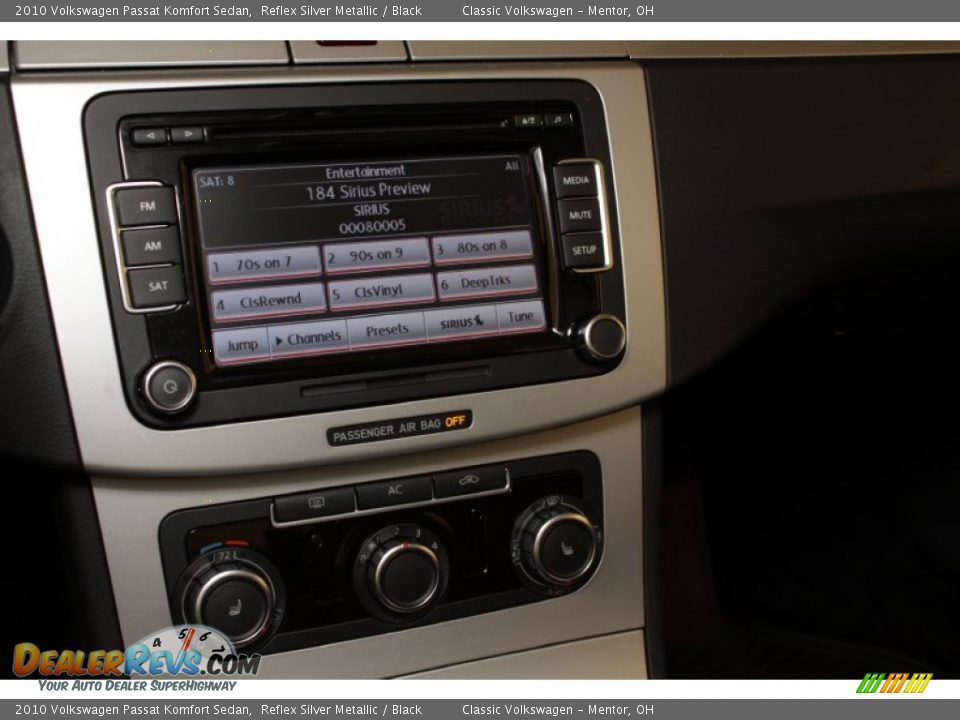 2010 Volkswagen Passat Komfort Sedan Reflex Silver Metallic / Black Photo #16