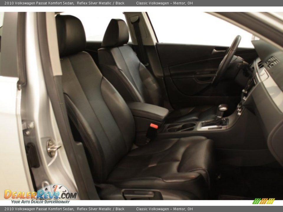 2010 Volkswagen Passat Komfort Sedan Reflex Silver Metallic / Black Photo #19