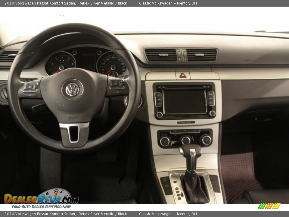 2010 Volkswagen Passat Komfort Sedan Reflex Silver Metallic / Black Photo #23