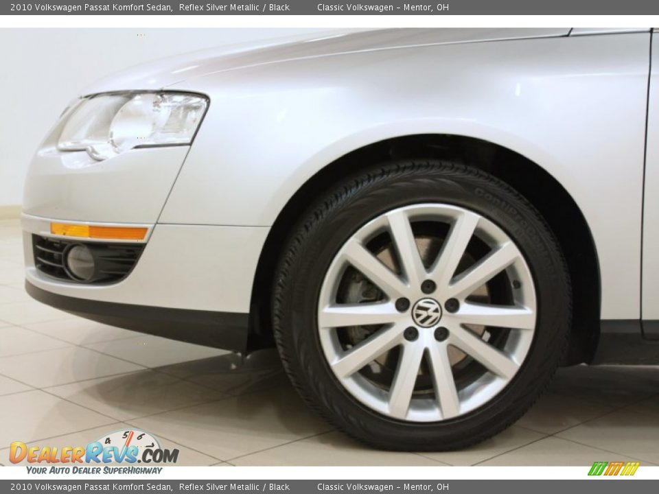2010 Volkswagen Passat Komfort Sedan Reflex Silver Metallic / Black Photo #26