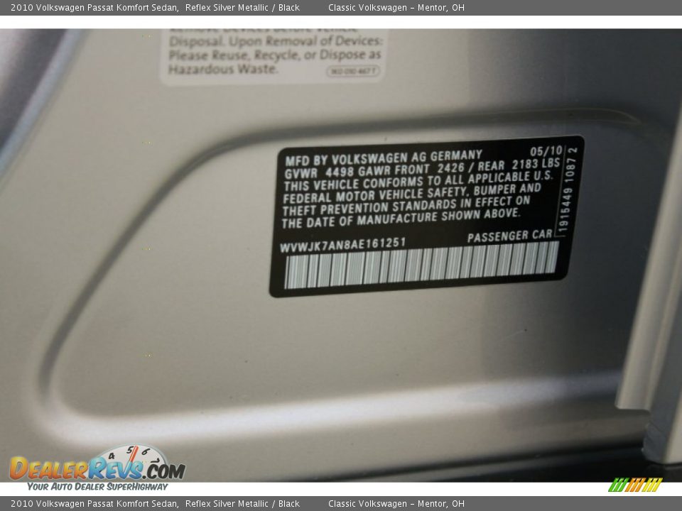2010 Volkswagen Passat Komfort Sedan Reflex Silver Metallic / Black Photo #27