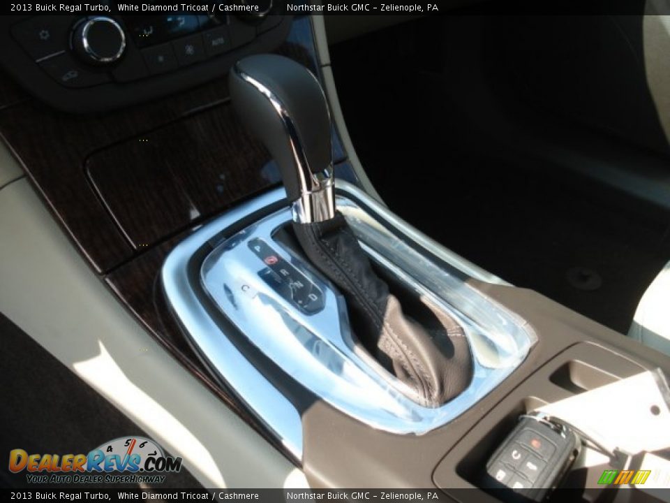 2013 Buick Regal Turbo White Diamond Tricoat / Cashmere Photo #17