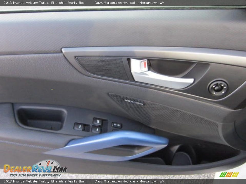 Door Panel of 2013 Hyundai Veloster Turbo Photo #17