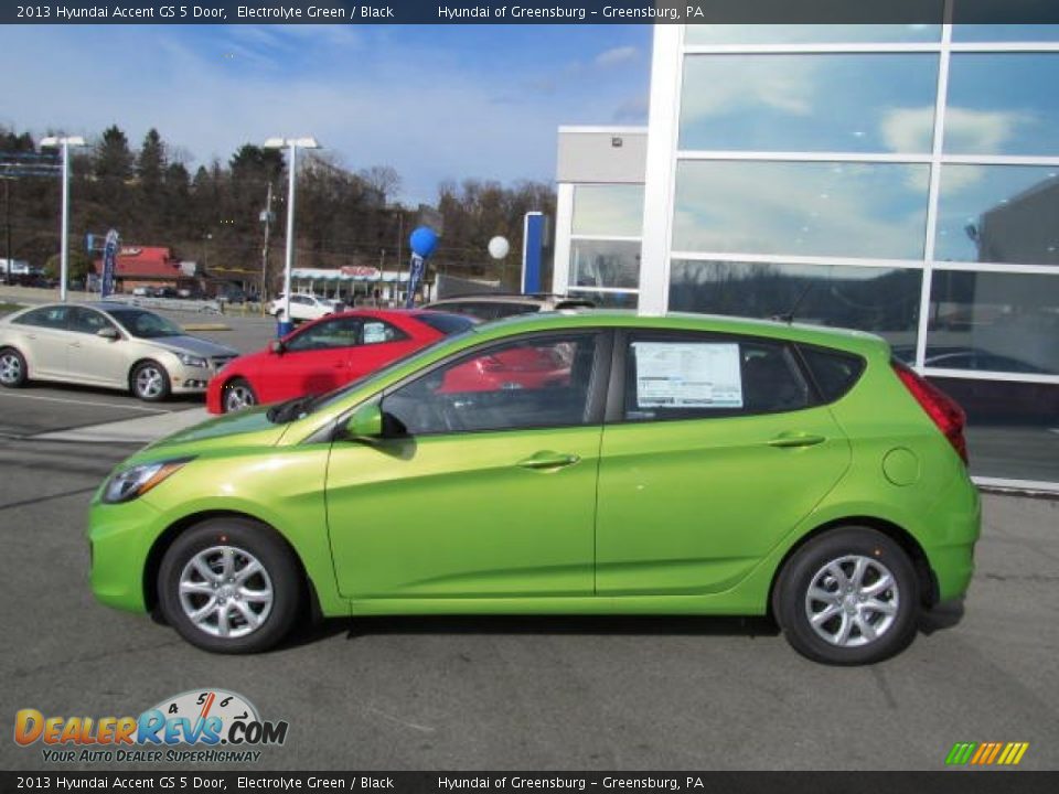 Electrolyte Green 2013 Hyundai Accent GS 5 Door Photo #2