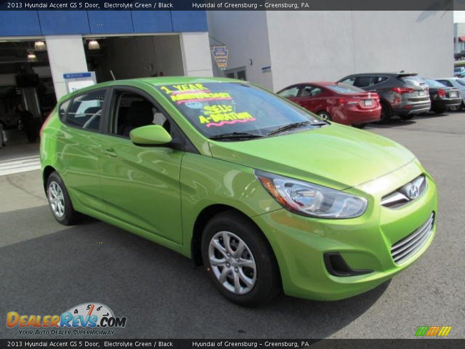 2013 Hyundai Accent GS 5 Door Electrolyte Green / Black Photo #3