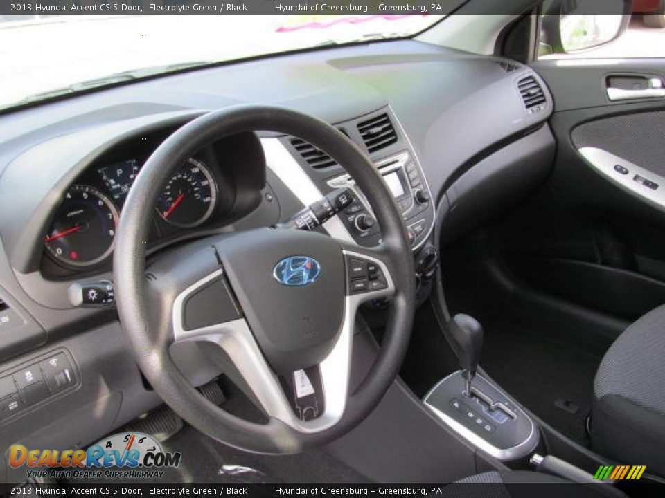 Dashboard of 2013 Hyundai Accent GS 5 Door Photo #5