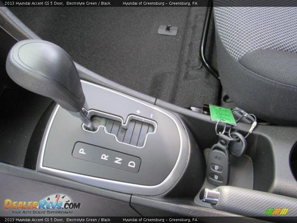 2013 Hyundai Accent GS 5 Door Shifter Photo #9