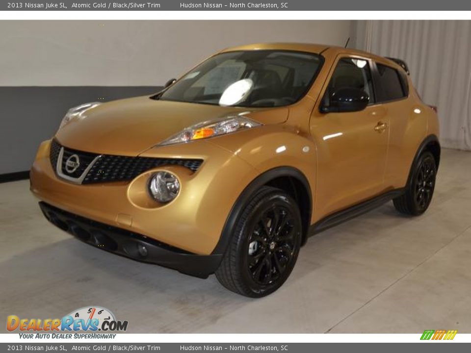 Front 3/4 View of 2013 Nissan Juke SL Photo #7