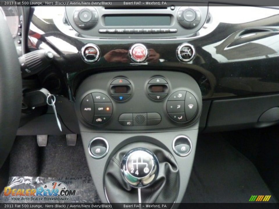 Controls of 2013 Fiat 500 Lounge Photo #10