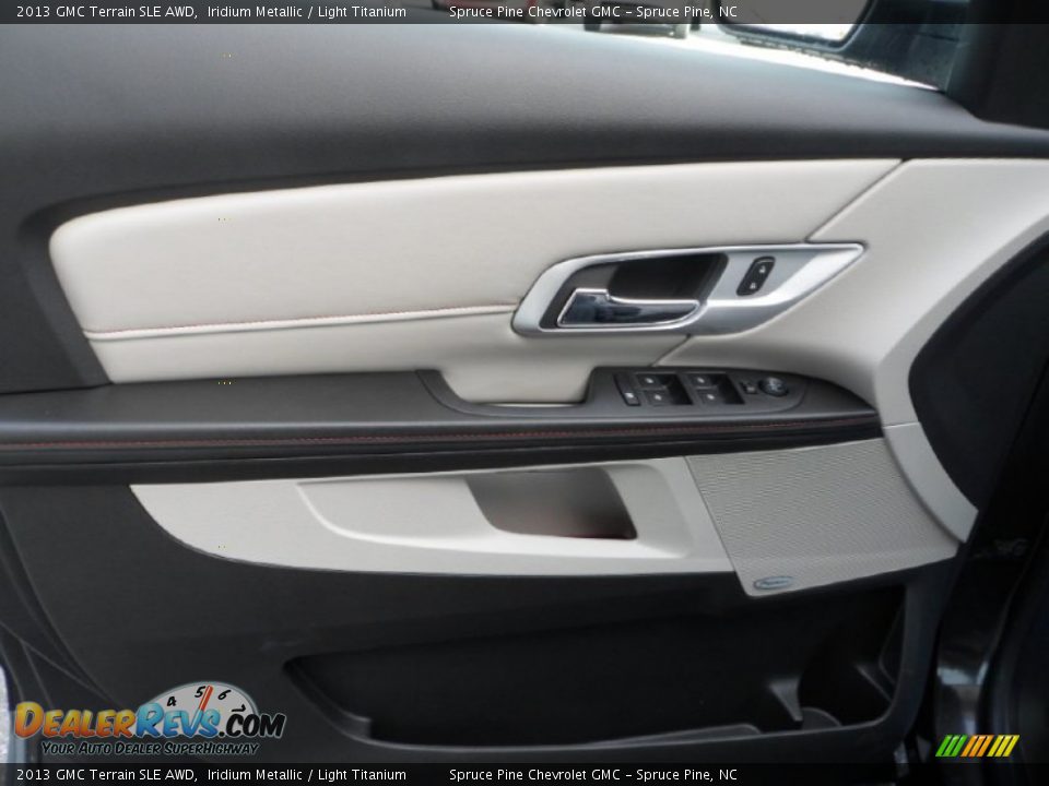 Door Panel of 2013 GMC Terrain SLE AWD Photo #11