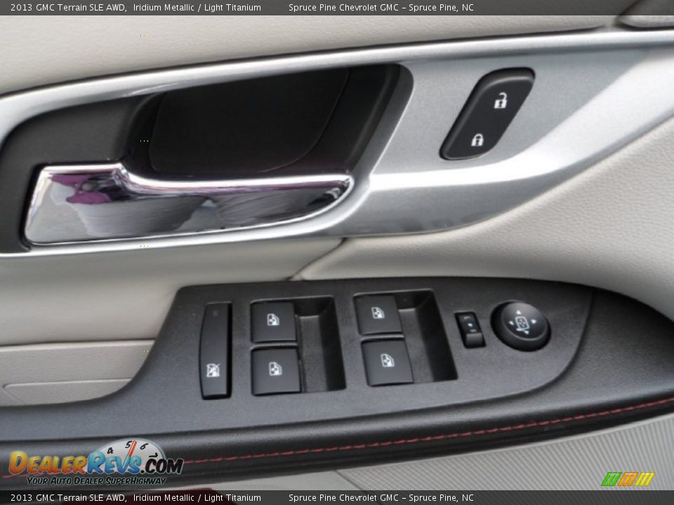 Controls of 2013 GMC Terrain SLE AWD Photo #12