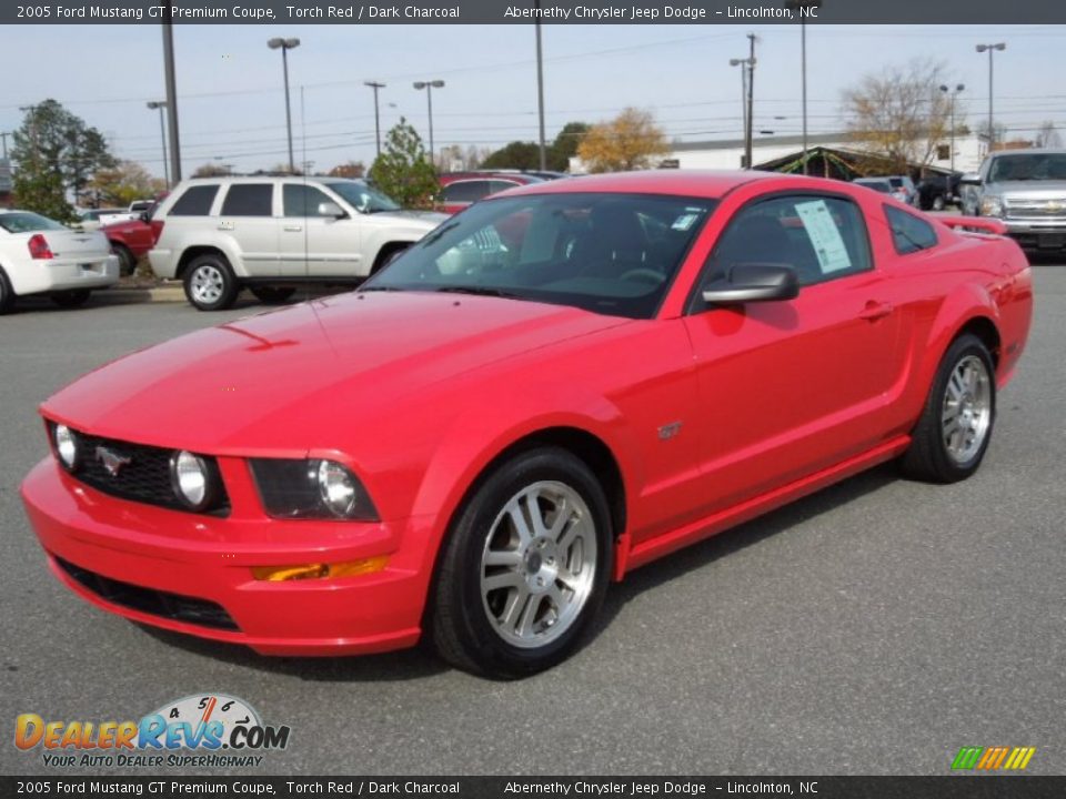 Front 3/4 View of 2005 Ford Mustang GT Premium Coupe Photo #1