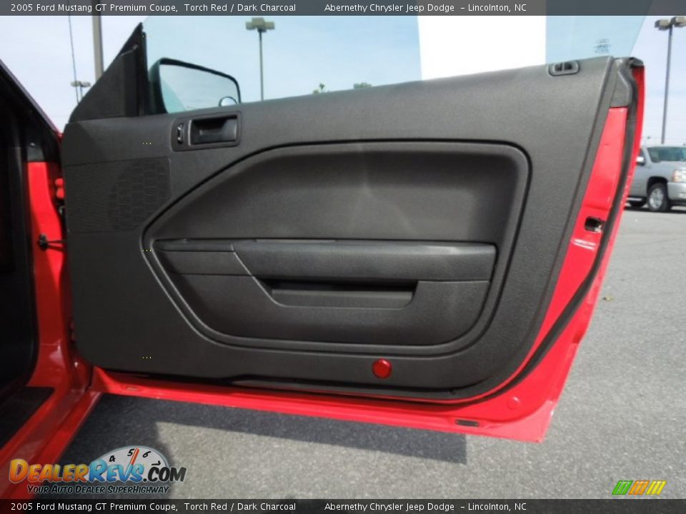 Door Panel of 2005 Ford Mustang GT Premium Coupe Photo #18