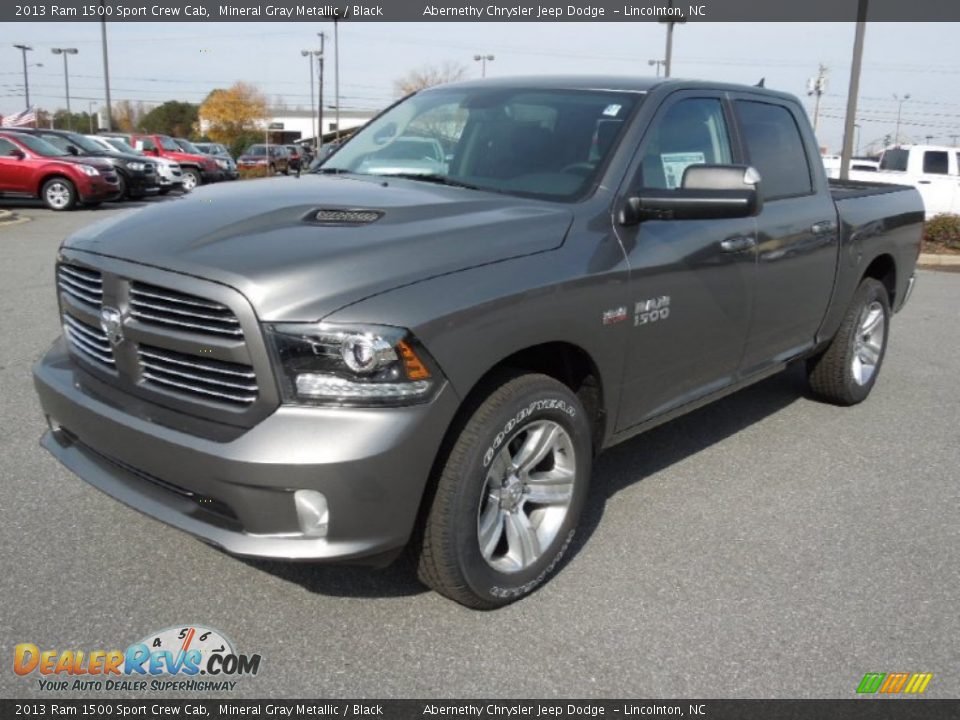 Front 3/4 View of 2013 Ram 1500 Sport Crew Cab Photo #1