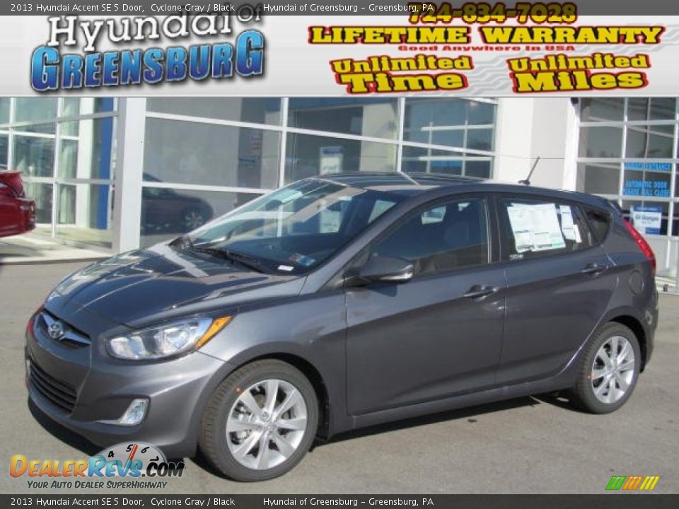2013 Hyundai Accent SE 5 Door Cyclone Gray / Black Photo #1