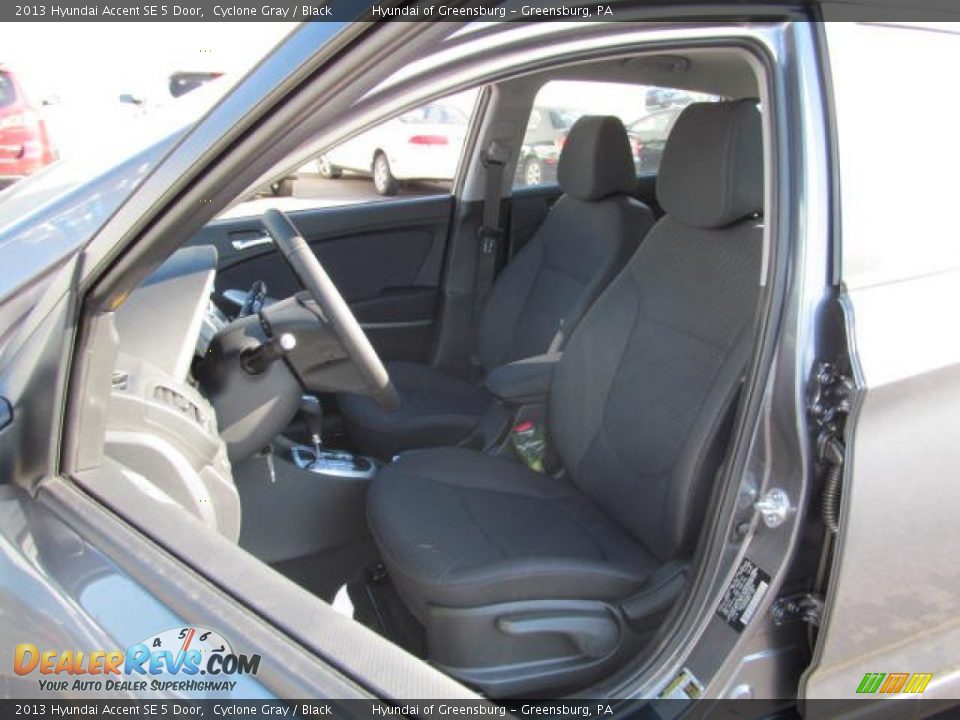 2013 Hyundai Accent SE 5 Door Cyclone Gray / Black Photo #6
