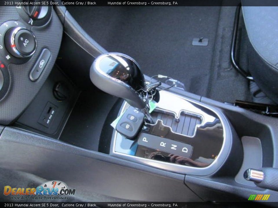 2013 Hyundai Accent SE 5 Door Cyclone Gray / Black Photo #9